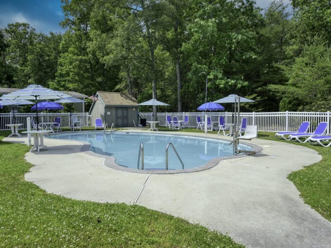 Swimming pool at Carol Lynn Resorts East